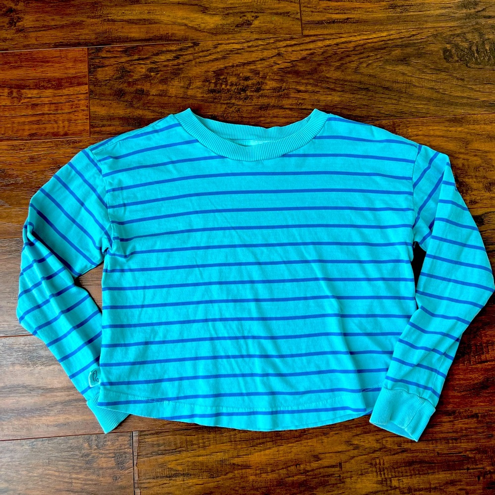 Vineyard Vines cropped long sleeve shirt